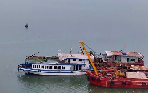 Vụ lật tàu trên vịnh Hạ Long: Tìm thấy 45 nạn nhân, vẫn còn 4 người mất tích