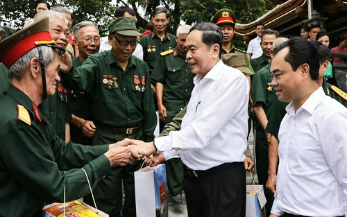 Chủ tịch Quốc hội Trần Thanh Mẫn tri ân các Anh hùng Liệt sỹ, người có công tại tỉnh Thái Nguyên