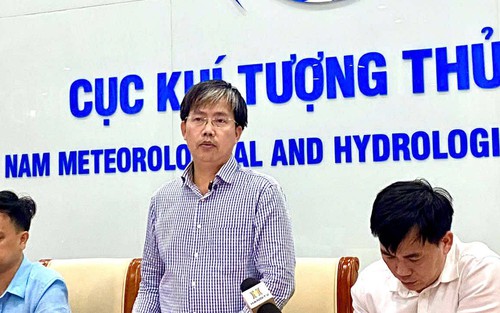 Giám đốc Trung tâm Dự báo Khí tượng Thủy văn Quốc gia Mai Văn Khiêm: Trưa mai, bão số 3 giật cấp 13 đổ bộ đất liền