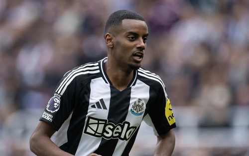Vì sao Isak đột nhiên 'mất tích' ở Newcastle United?