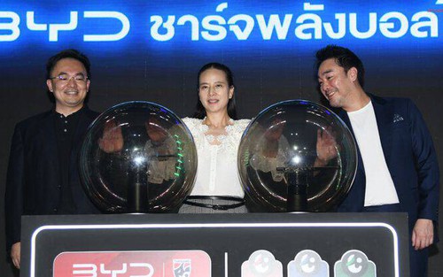 Madam Pang khẳng định một điều khi thương hiệu tài trợ từ Trung Quốc tạo thay đổi lịch sử với bóng đá Thái Lan
