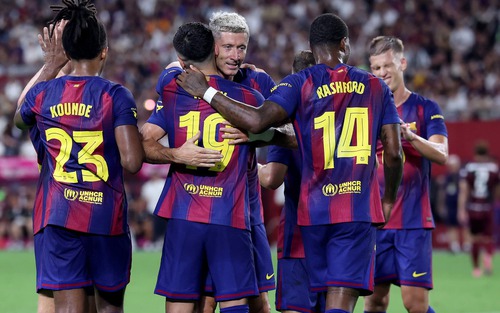 Rashford ra mắt ở Barcelona, nhưng Dro mới khiến Hansi Flick vỗ tay