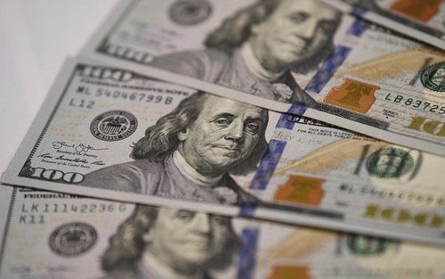 Đồng USD suy yếu, vàng được đà đi lên