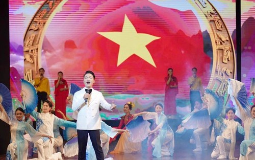 "Dưới cờ vinh quang": Tuyên ngôn bằng nghệ thuật về niềm tin và khát vọng Việt Nam