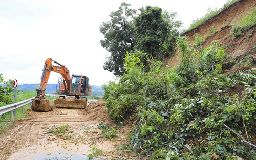 Điện Biên: Quốc lộ 12 tê liệt khiến công tác cứu hộ thiên tai gặp khó