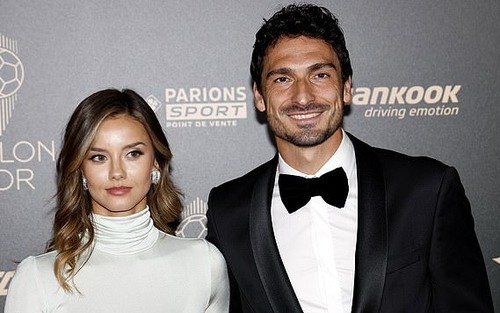 Hummels bị vợ cũ tố cáo ưu ái bạn gái mới hơn cả con trai