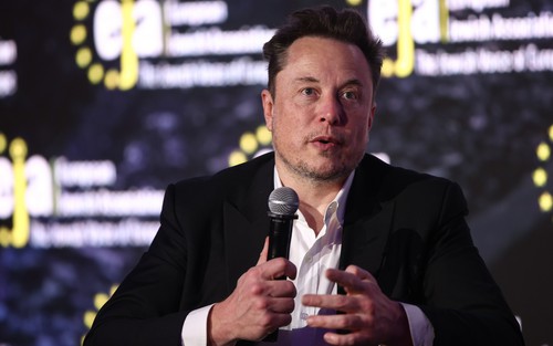 Tỷ phú Elon Musk cáo buộc Apple thiên vị OpenAI