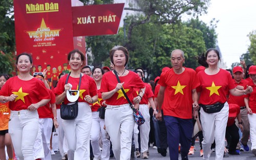 Phát động sự kiện đi bộ trên toàn quốc "Cùng Việt Nam tiến bước"
