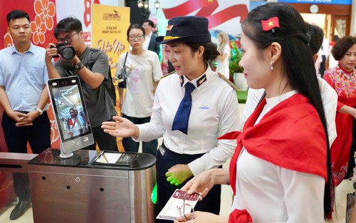 Ra mắt “Đoàn tàu 5 cửa ô” và hệ thống kiểm soát vé bằng công nghệ sinh trắc học