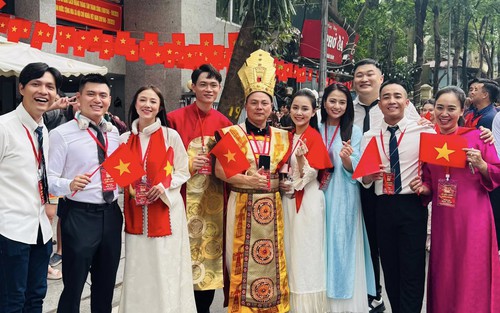 Dàn nghệ sĩ hào hứng tham gia Tổng hợp luyện diễu binh, diễu hành lần thứ nhất