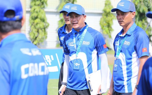 Tin nóng bóng đá Việt hôm nay 26/8: Trợ lý Đinh Hồng Vinh thay HLV Kim Sang-sik; Cầu thủ Việt kiều truyền thông điệp khi được triệu tập lên U23 Việt Nam