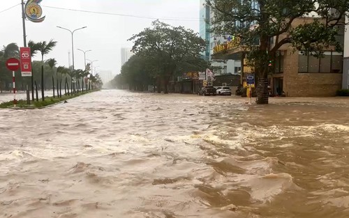 Bão số 5: Mưa lớn kết hợp triều cường khiến nhiều địa phương ở Nghệ An ngập nặng