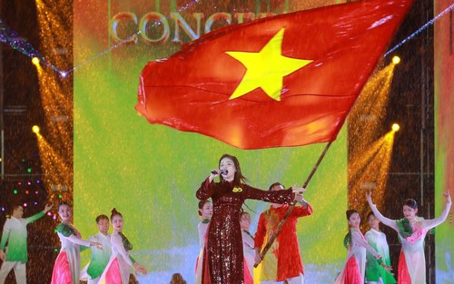 Concert “Việt Nam trong tôi”: Vạn người đội mưa nhiệt tình cổ vũ ​