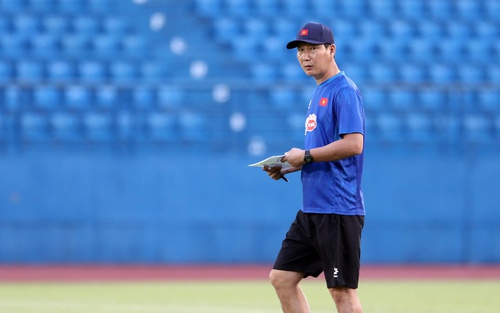 HLV Hoàng Văn Phúc: 'Ông Kim Sang Sik đãi cát tìm vàng'