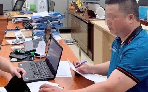 Tạm giữ hình sự tài xế xe con rút chìa khóa xe khách trên đường Vành đai 3