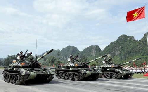 Huấn luyện thực hành cơ động phương tiện thực hiện nhiệm vụ A80 tại Quảng trường Ba Đình