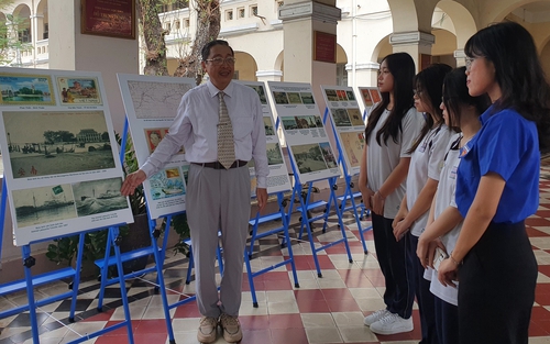 Nhà sưu tập Nguyễn Đại Hùng Lộc: "Giữ hồn" văn hóa qua những con tem