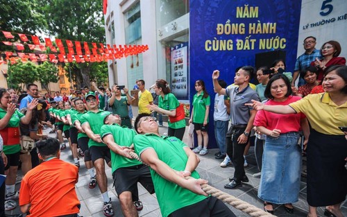 Sôi nổi giải kéo co chào mừng 80 năm Ngày thành lập Thông tấn xã Việt Nam