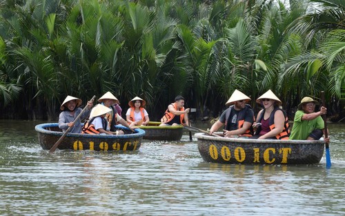 "Mỏ vàng” của du lịch miền Trung: “Cửa ngõ” phô diễn văn hóa dân tộc ra thế giới