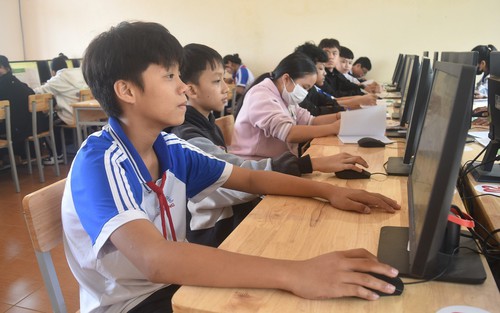 Bảo đảm mọi đối tượng thụ hưởng đều được tiếp cận kịp thời chính sách miễn học phí, hỗ trợ bữa ăn trưa