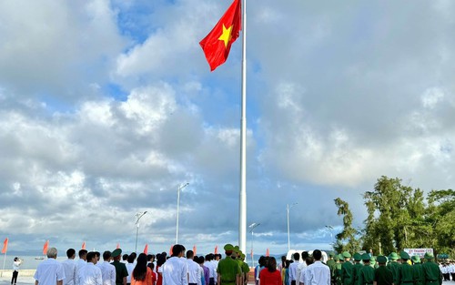 Lễ Thượng cờ Tổ quốc, dâng hương Bác Hồ tại Đặc khu Cô Tô