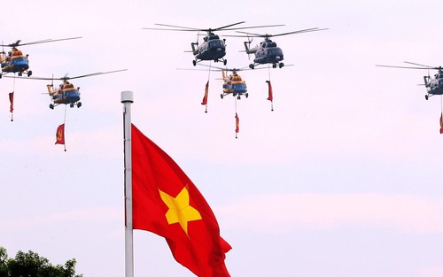 Chiêm ngưỡng màn trình diễn của các biên đội máy bay mở đầu chương trình diễu binh A80