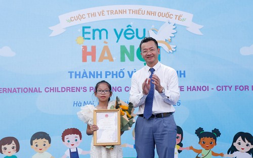Trao giải thưởng cuộc thi vẽ tranh thiếu nhi quốc tế "Em yêu Hà Nội - Thành phố vì hòa bình"