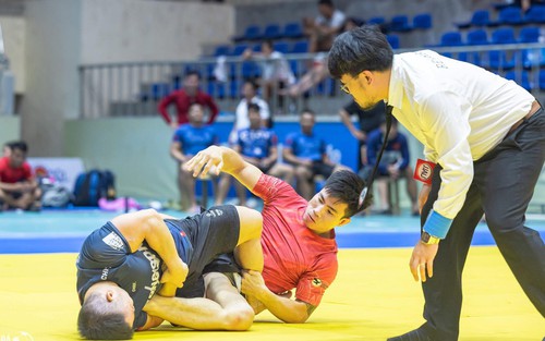 Nhà vô địch Jujitsu thế giới của Việt Nam dùng tuyệt kỹ đánh bại võ sĩ vô địch MMA, khẳng định vị thế số 1