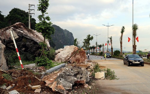 Ứng phó bão số 9: Cục Đường bộ yêu cầu xử lý ngay các vị trí sạt lở lớn gây ách tắc giao thông