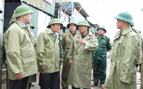 Phó Thủ tướng Trần Hồng Hà kiểm tra công tác ứng phó bão số 10 tại Nghệ An