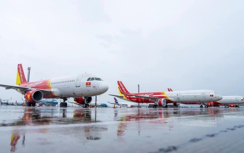 Ảnh hưởng bão số 10: Nhiều chuyến bay phải đổi hướng hạ cánh