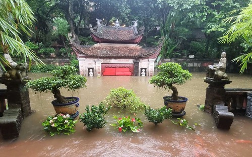 Việt Phủ Thành Chương ngập trong biển nước khiến nhiều người lo lắng