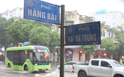 VIDEO: 82 điểm ngập úng ở Hà Nội, một số điểm đã dần rút nước