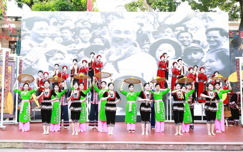 Ngày tựu trường nơi địa đầu Tổ quốc: Giữ gìn bản sắc, nuôi dưỡng khát vọng