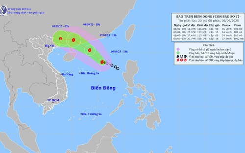 Vùng gần tâm bão mạnh cấp 8, giật cấp 10