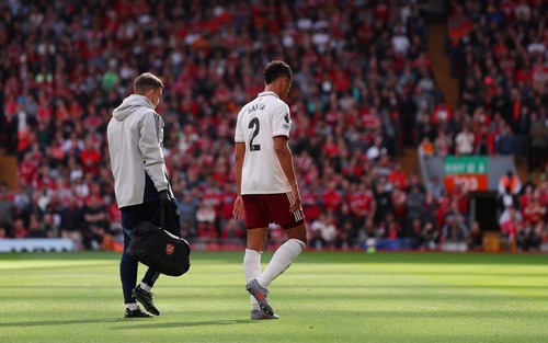 Arsenal lo sốt vó vì chấn thương