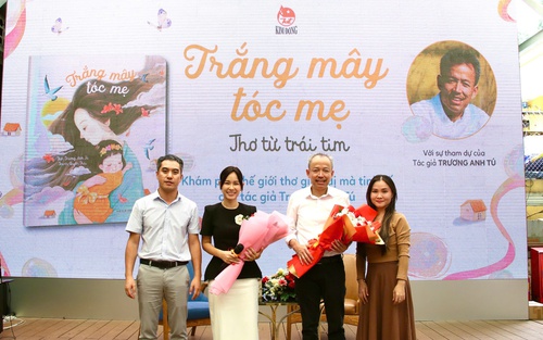 'Trắng mây tóc mẹ' mang hơi thở quê hương vào thế giới thi ca
