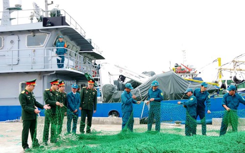 Động viên cán bộ, chiến sĩ làm nhiệm vụ trên biển dịp Tết Nguyên đán Bính Ngọ