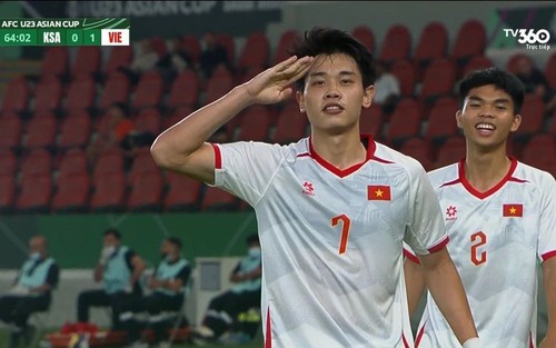 Đình Bắc lao đi như mũi tên, lập siêu phẩm vào lưới U23 Saudi Arabia