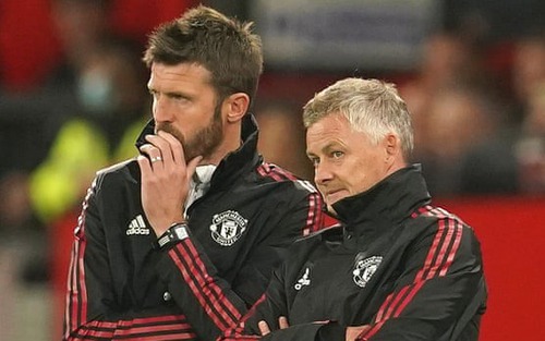 Carrick chiếm ưu thế trước Solskjaer trong cuộc đua làm HLV tạm quyền MU