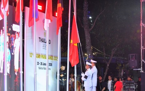 Quốc kỳ Việt Nam tung bay tại Lễ Thượng cờ ASEAN Para Games 13