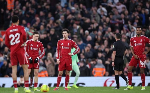 Liverpool mua sắm nhiều vẫn bất ổn