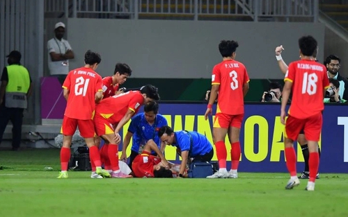 Xác định hướng điều trị chấn thương cho trung vệ Hiểu Minh