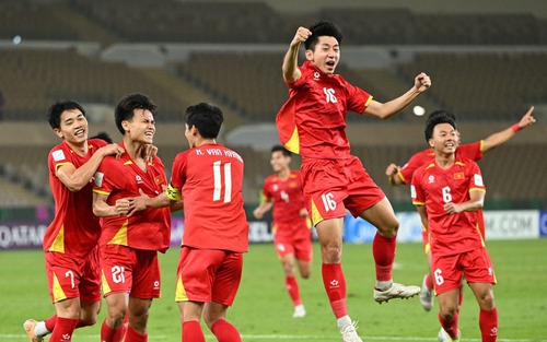 Thày trò HLV Kim Sang Sik và chiến thắng giàu cảm xúc bậc nhất trong lịch sử bóng đá Việt Nam