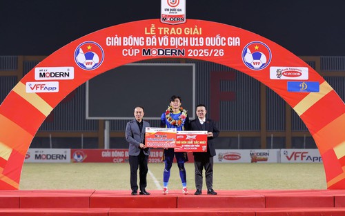 Đàn em của thủ môn U23 Việt Nam tỏa sáng với màn cản 11m xuất sắc, giúp đội nhà vô địch 