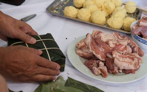 Gói bánh chưng nơi xa vạn dặm, giữ gìn hương Tết Việt trên đất Nam Phi