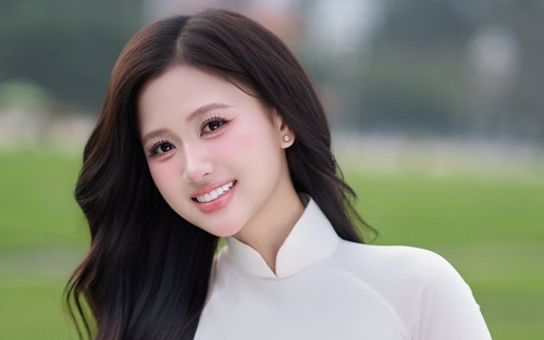 Hoa khôi Bùi Thu Hương công khai chuyện tình với cựu tiền vệ HAGL trong ngày đầu năm mới