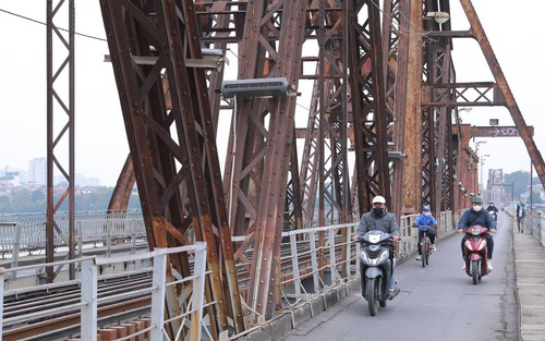 Cầu Long Biên chính thức cho xe đi lại sau 2 tháng sửa chữa
