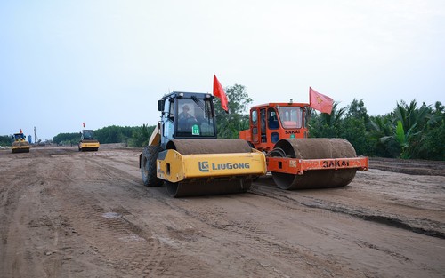 Thủ tướng yêu cầu đẩy nhanh tiến độ các dự án đầu tư xây dựng chào mừng Đại hội Đảng