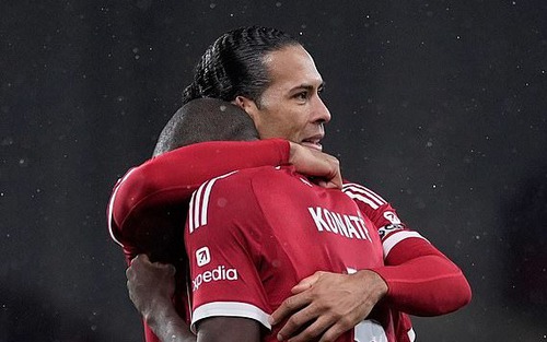 Lý do ngôi sao của Liverpool bật khóc sau khi ghi bàn